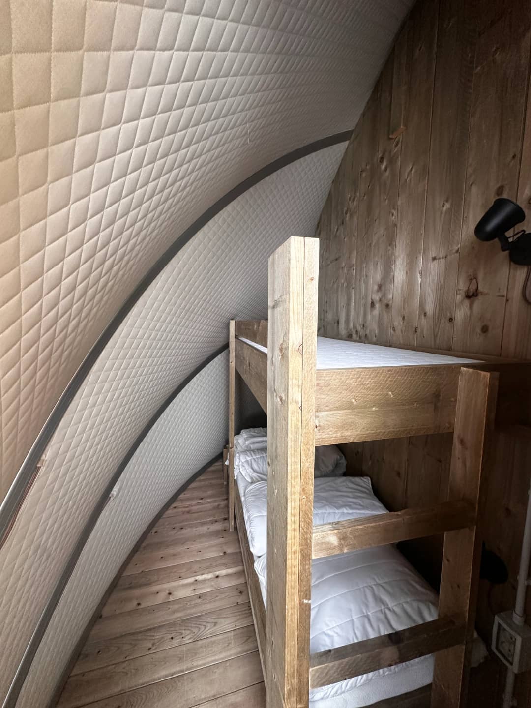 Etagenbett in einem separaten Schlafraum der Big Oak Lodge XS